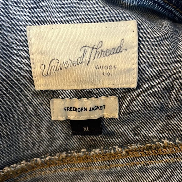 Universal Thread Jean Jacket - Picture 4 of 5